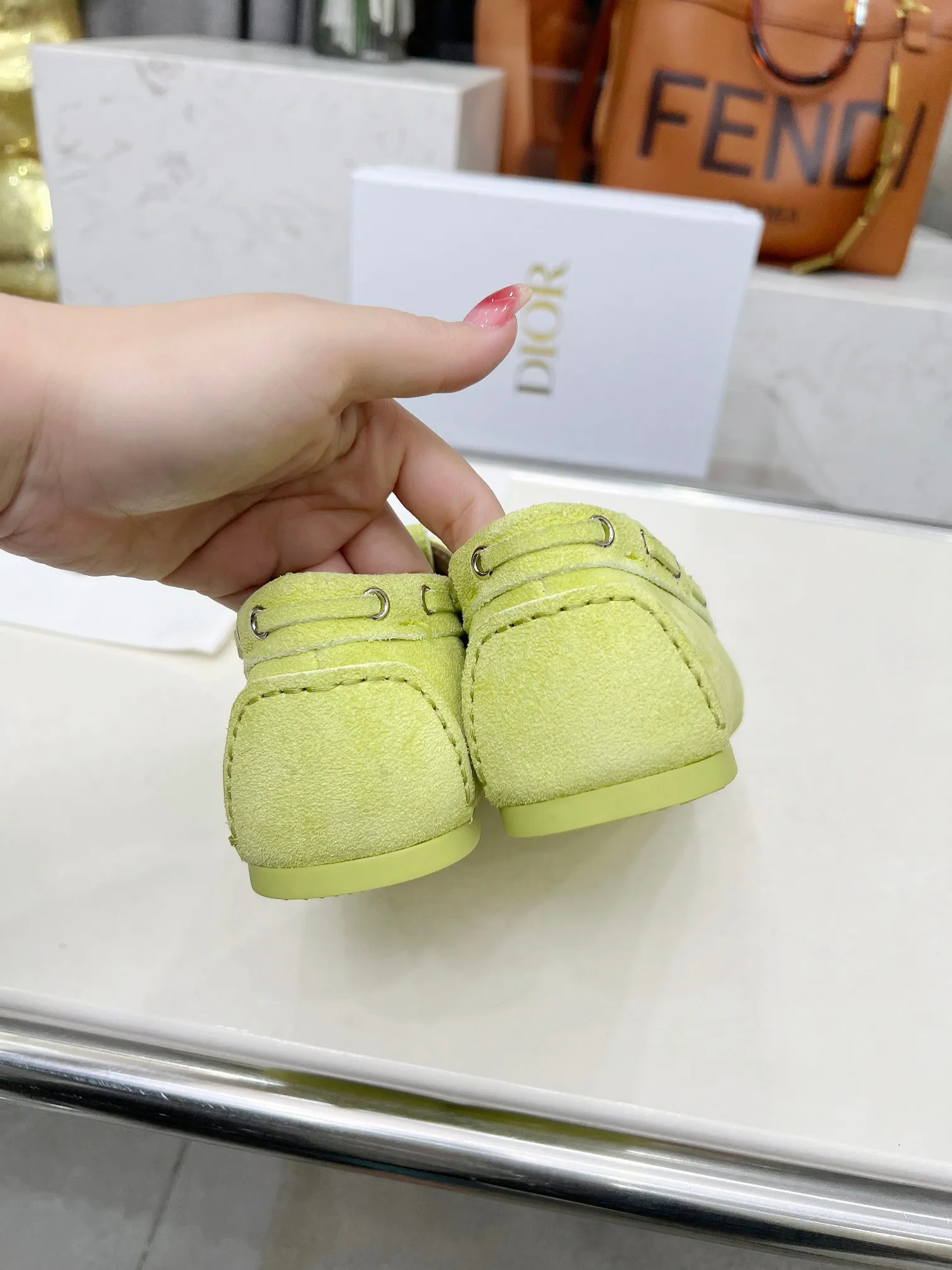 👟👟Ex-factory price 500👟👟 Dior's new spring and summer ultra-light jelly series loafers are brand new. The layout strives to create fashionable classic items. New products created at the first substantial show of Paris Fashion Week. The inspiration is cleverly combined by the D chief designer on the perfect shoe shape. Paired with brand buckles, it is even more fashionable! Original version, perfect and exquisite workmanship!  ✔️Upper: original fabric ✔️Inner lining: imported sheepskin lining ✔️Sole: original outsole ✔️Size: #35-41 (40 41 customized items are not returnable)